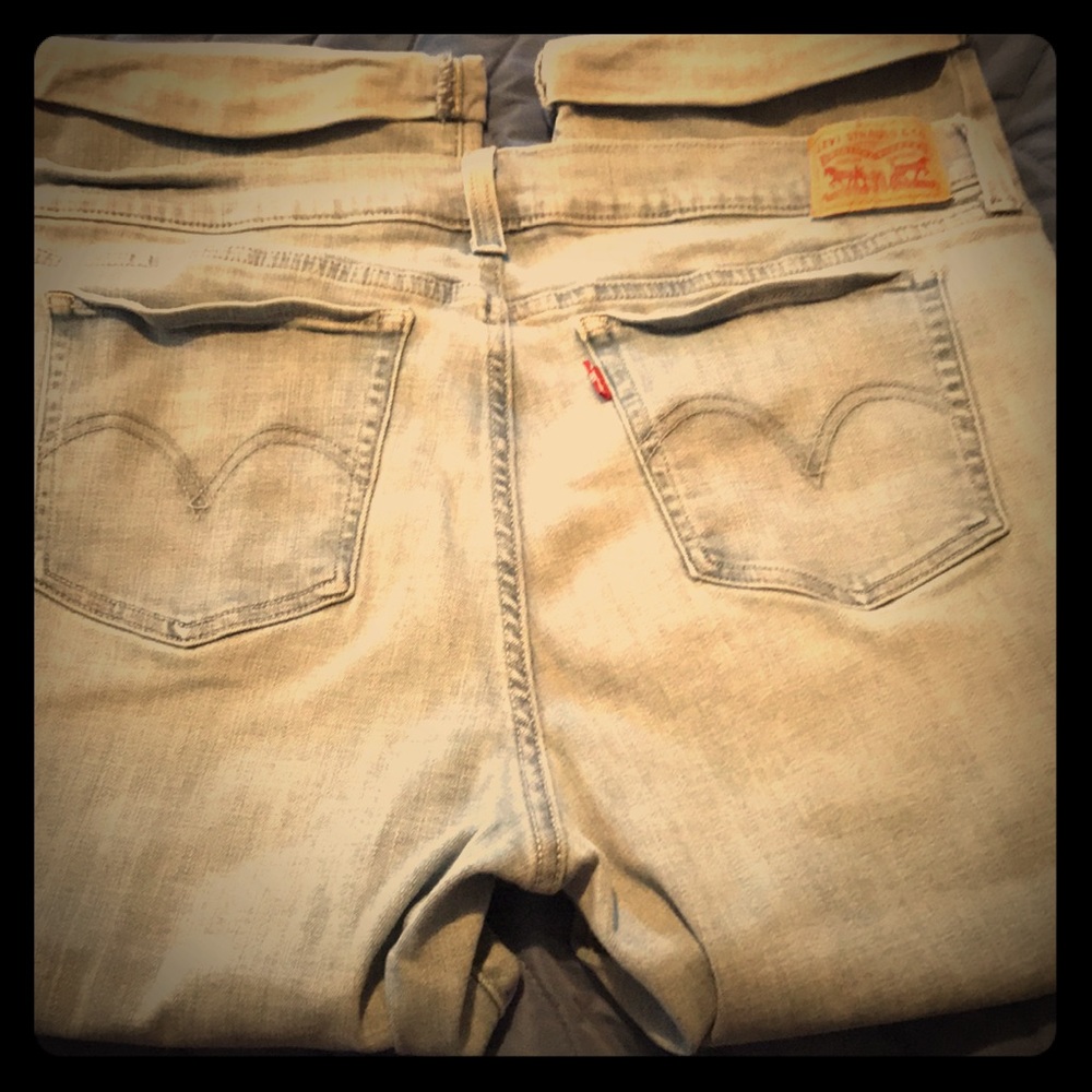 Levi crop capris size 33 waist